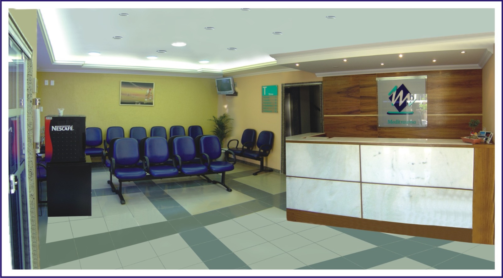 Sala de espera da Meditrauma com cadeiras e recepção